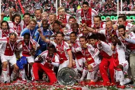 九游游戏旧版本-阿贾克斯内部会议纪要流出——今晚再遭质疑，亚冠使命明确，赛程密集仍需轮换的简单介绍